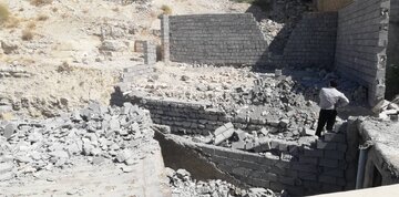 بازدید مدیرکل کمیته امداد ایلام از منزل خانواده آسیب‌دیده در حادثه ریزش ساختمان در محله ریزه‌وندی