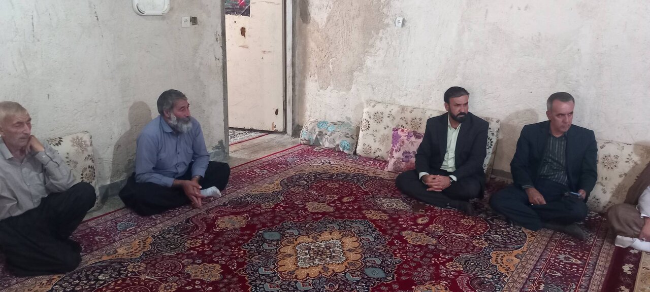 بازدید مدیرکل کمیته امداد ایلام از منزل خانواده آسیب‌دیده در حادثه ریزش ساختمان در محله ریزه‌وندی