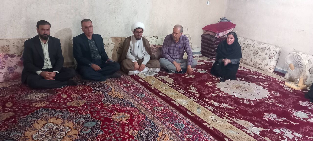 بازدید مدیرکل کمیته امداد ایلام از منزل خانواده آسیب‌دیده در حادثه ریزش ساختمان در محله ریزه‌وندی