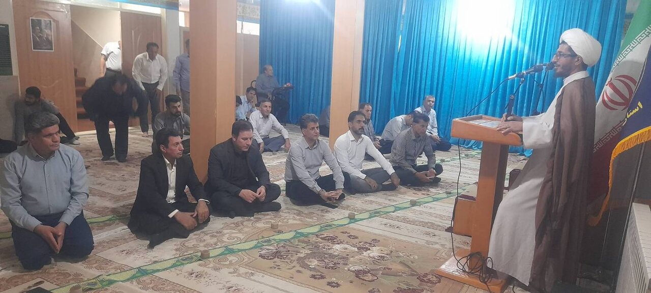 جشن میلاد پیامبر نور و رحمت (ص) و امام صادق (ع) در کمیته امداد ایلام برگزار شد/ تأکید بر ترویج فرهنگ نبوی در خدمت‌رسانی به نیازمندان