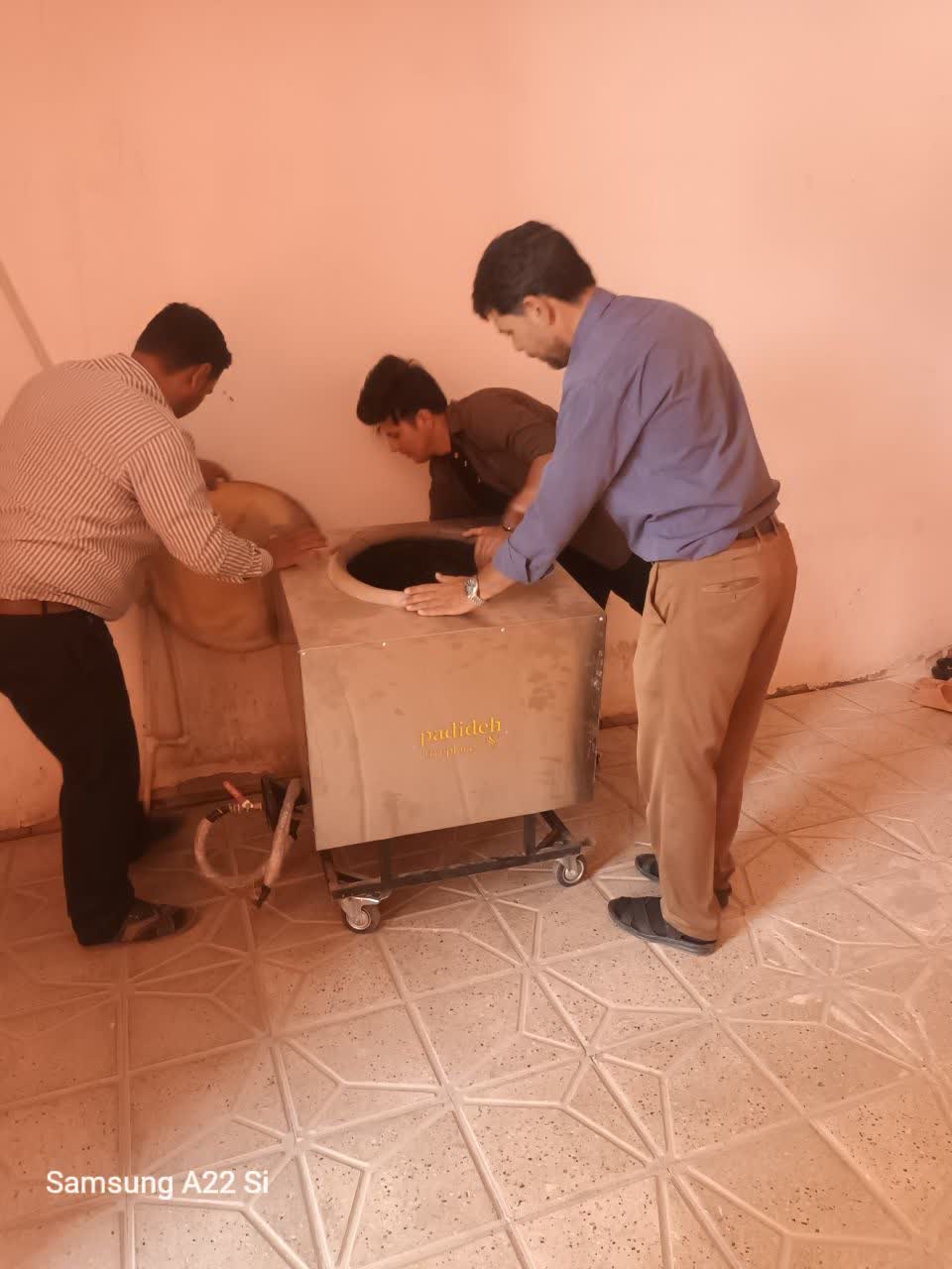اهدای ۳ هزار دفتر و یک دستگاه تنور گازی به مددجویان کمیته امداد رضویه