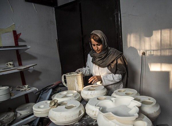 ۲۰ میلیون سرمایه شخصی، ۱۰۰ میلیون تسهیلات؛ روایت فریده از ساختن یک کارگاه سرامیک