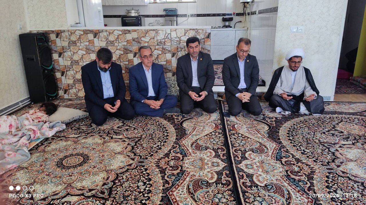 مشارکت بانک سپه در حمایت از دانش‌آموزان نیازمند ایلام؛ ۱۱ هزار بسته تحصیلی در جشن عاطفه‌ها توزیع شد