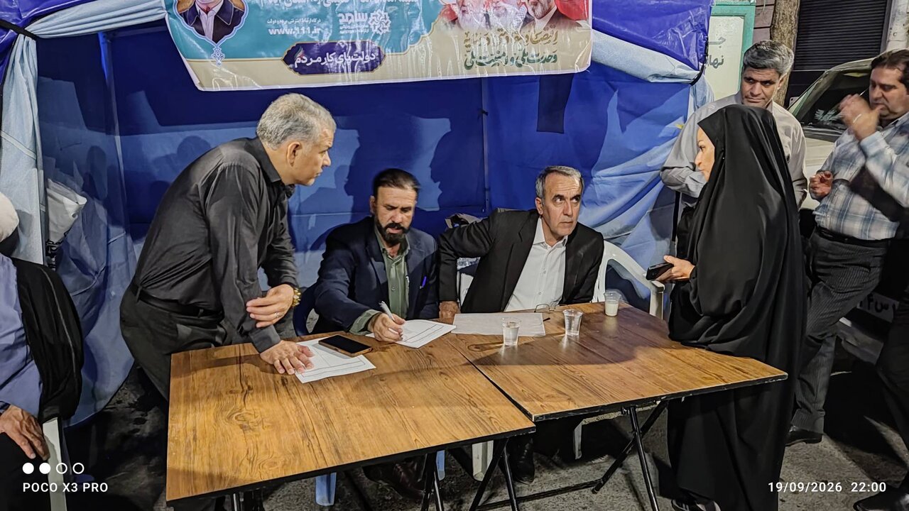 پاسخگویی میدانی کمیته امداد ایلام در دل تجمعات ۲۲ بهمن؛ گره‌گشایی از مشکلات مددجویان در میز خدمت