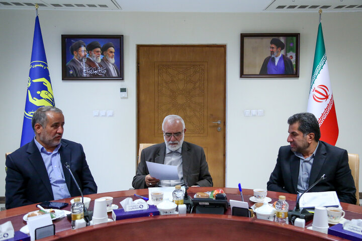 رئیس کمیته امداد با استاندار خراسان جنوبی و اعضای مجمع نمایندگان استان