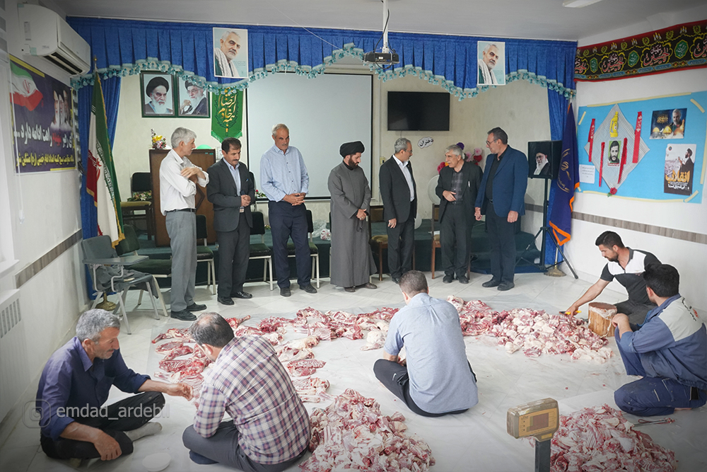 توزیع بیش از یک‌هزار بسته گوشت گرم بین مددجویان مشگین‌شهری