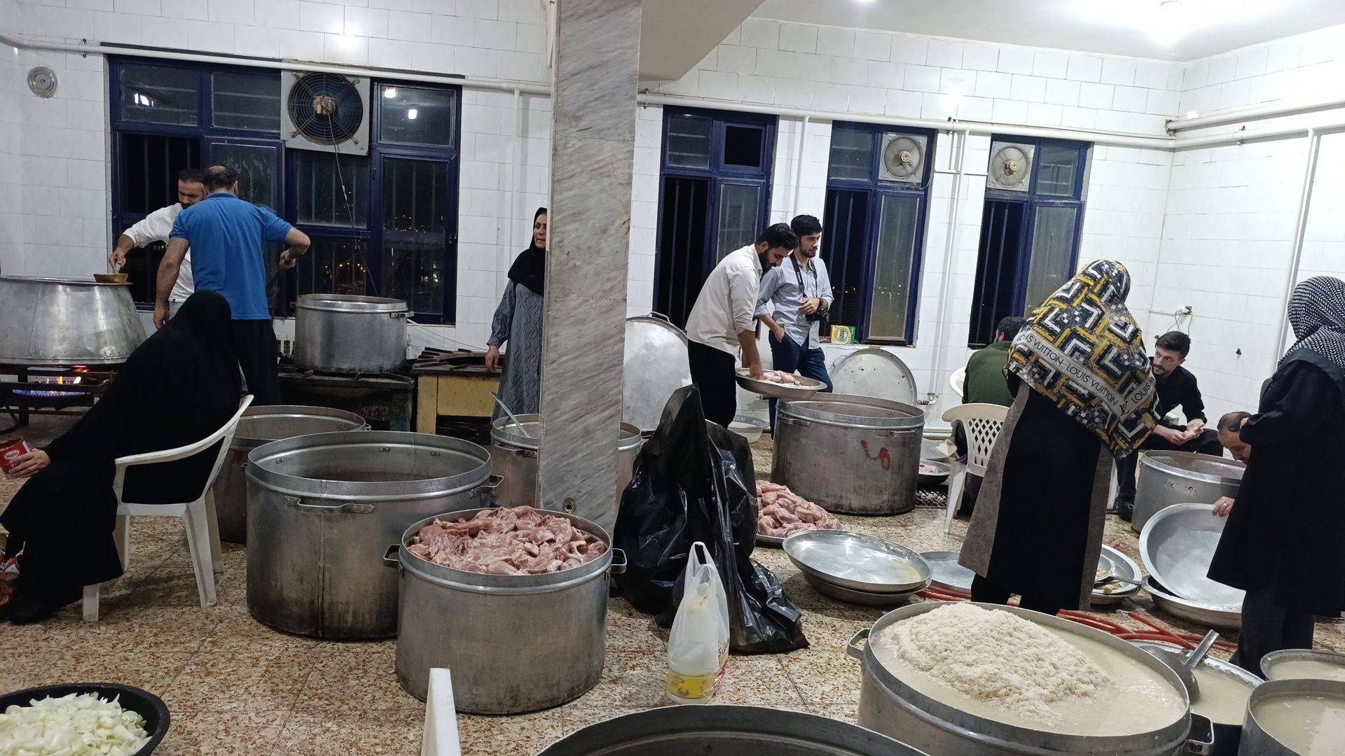 توزیع  ۴۳۰۰ پرس غذای گرم در شهر  ایلام به مناسبت عید غدیر؛ گامی بزرگ در پویش «به عشق مولا»