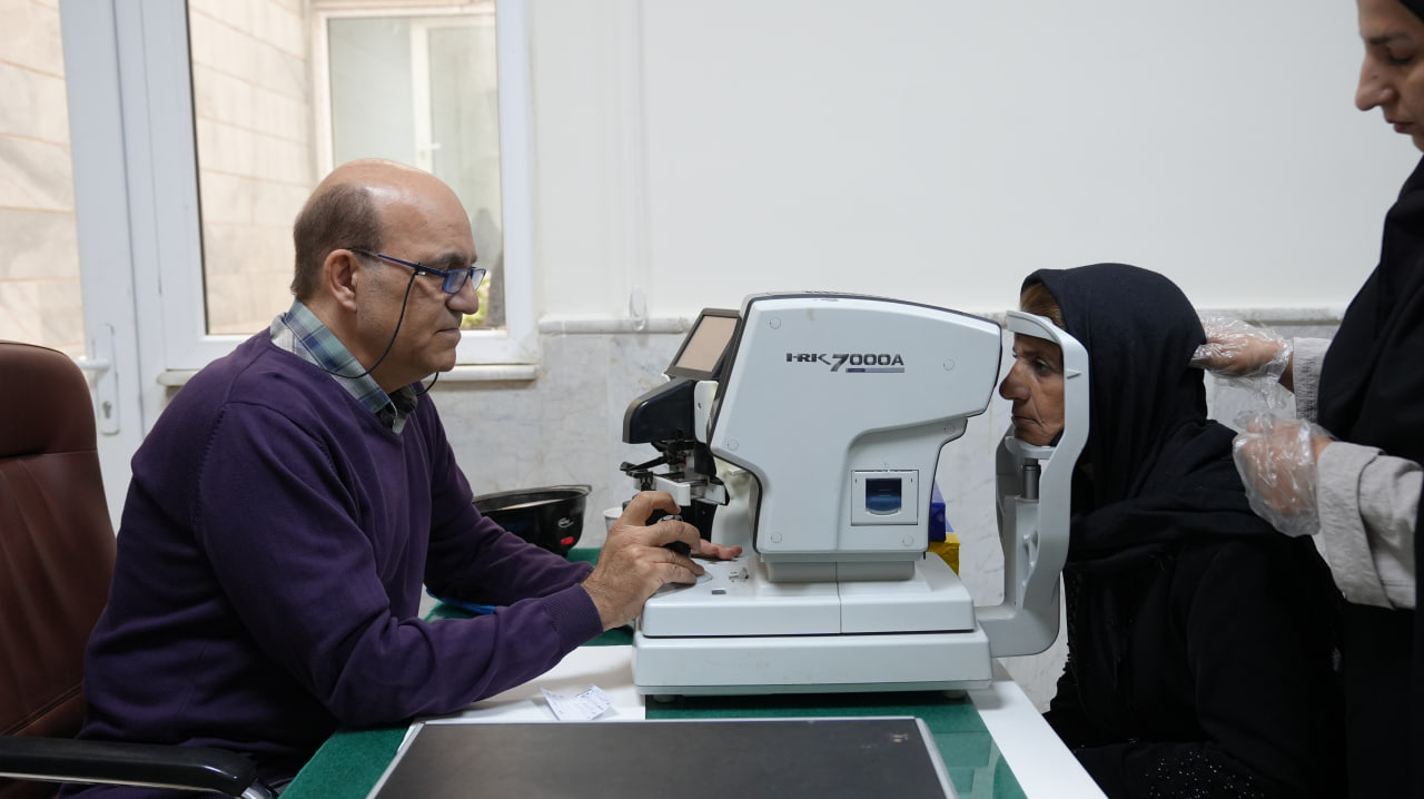 ارائه خدمات رایگان چشم‌پزشکی در ماهیدشت کرمانشاه