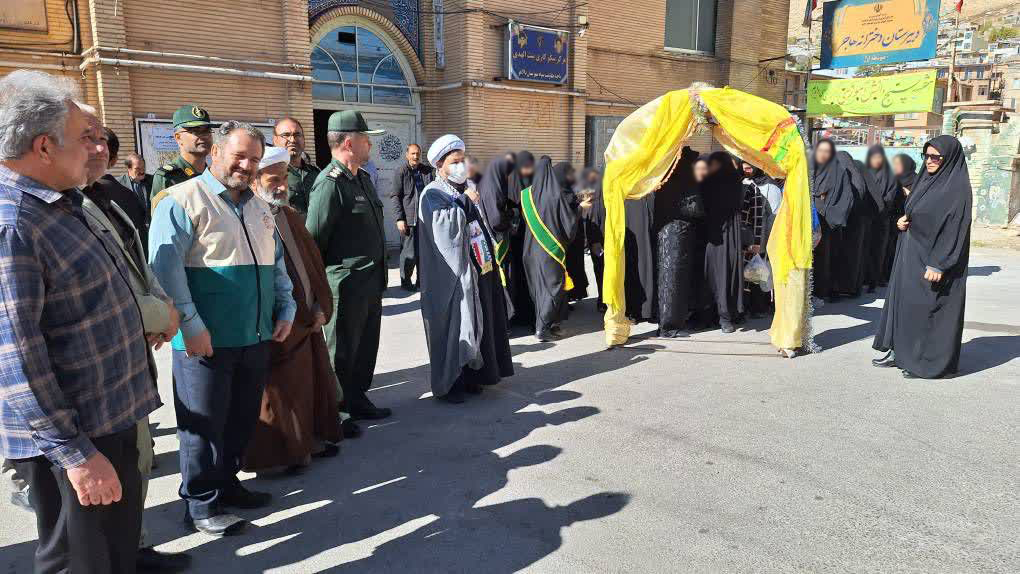 اعزام ۲۰ مددجوی زیارت‌اولی از شهرستان دالاهو به مشهد مقدس با همکاری آستان قدس رضوی