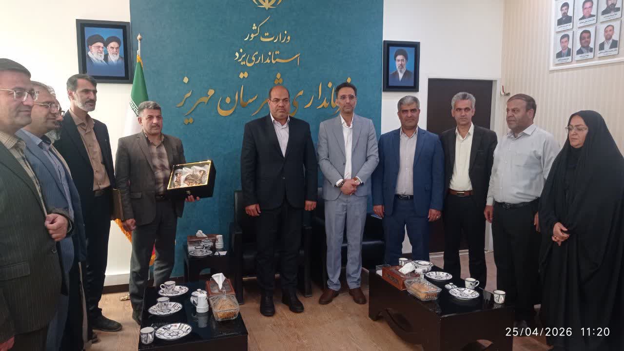 مراسم تکریم و معارفه رئیس کمیته امداد مهریز برگزار شد