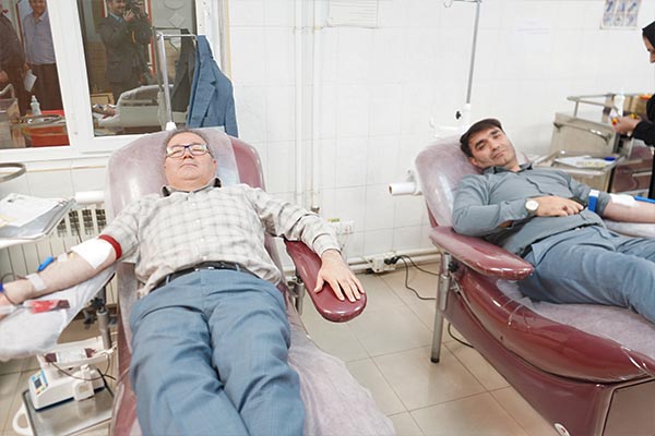 اهدای خون امدادگران کمیته امداد اردبیل همزمان با روز جهانی «اهداکنندگان خون»