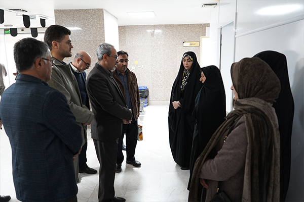 دیدار مدیرکل و امدادگران بسیجی کمیته امداد اردبیل با خانواده جانباز «جنگ رمضان»